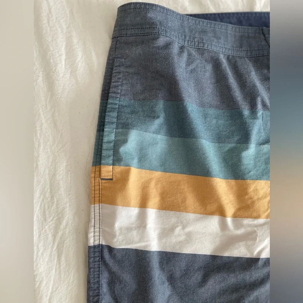 GOODFELLOW & CO. Striped Swim Board Shorts Trunks Size 42 Dadcore Resortwear